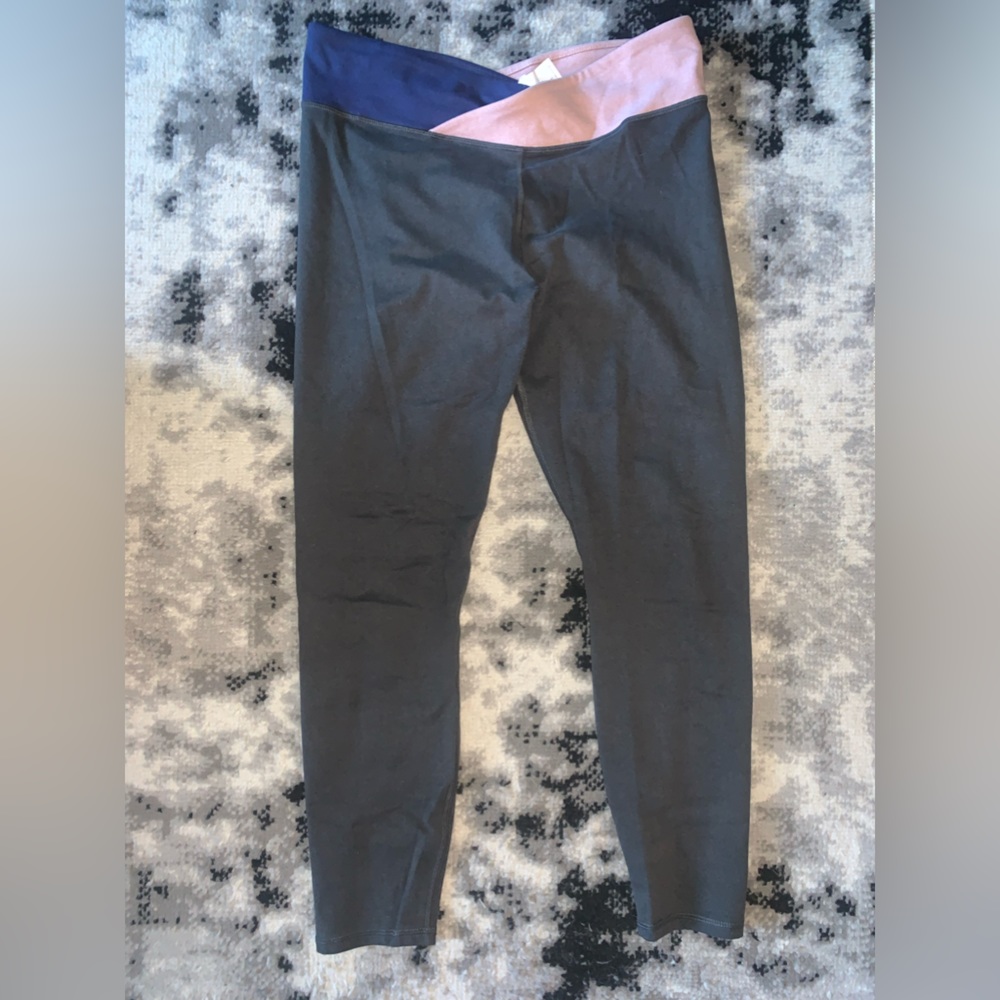 Fabletics SIZE M leggings